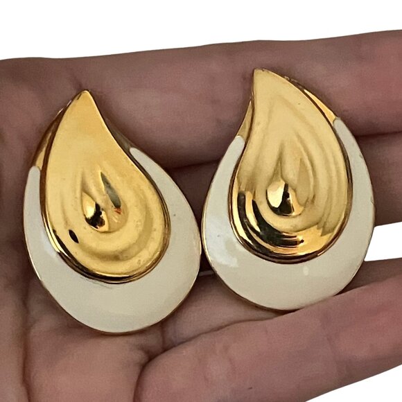 Vintage Signed Monet Enamel White Gold Tone Clip On Teardrop Earrings Retro - Picture 1 of 6